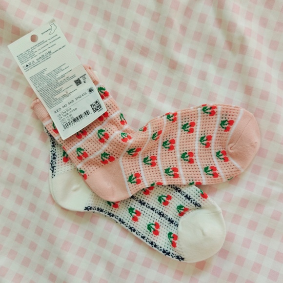 New American Eagle Cherry Stripes Boyfriend Socks 2-Pack Women - Picture 4 of 4